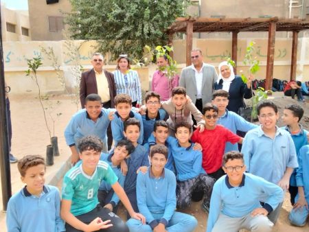 استمرار تفعيل مبادرة “البساط الأخضر” بإدارة شرق الزقازيق التعليمية للربط بين التعليم والبيئة والمجتمع..مدارسنا تكتسي بالخُضرة احتفالًا باليوم العربي للبيئة