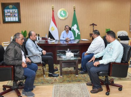 لتحسين منظومة العمل والإرتقاء بمستوى الخدمات المقدمة للمواطنين محافظ الشرقية يعيد تنظيم العمل بين رؤساء المراكز والمدن ونوابهم ويصدر حركة تنقلات محدودة بينهم