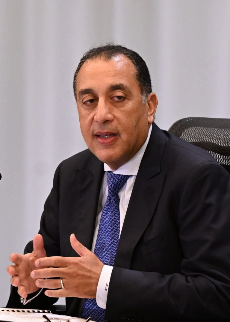 العدالة لا تتجزأ والحقوق لا تسقط بالصمت بين القانون والمستندات لماذا لا يُغلق ملف موظفي كهربة الريف حتى الآن؟ بعد سنوات من الانتظار آلاف العاملين السابقين والحاليين يطالبون بحسم الملف بقرار تنفيذي ينهي واحدة من أطول القضايا الإدارية داخل قطاع الكهرباء