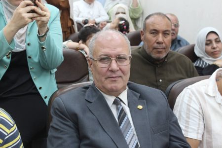 احمد عسله يكتب لله وللاجيال: لو خيرتمونى بين لافتة باهتة تحمل اسم الشرقية وكيانٍ عظيم يحمل اسم الشرقية ويصنع البطولات لاخترت الكيان دون تردد ليس المهم أن يبقى الاسم بل أن يبقى الكيان الشرقية لم تُبع وإنما أُعيد إليها نبض الحياة نحن بين من يتمسك بالماضى وفى نفس الوقت يصنع المستقبل «الشرقية إنبى» هو انتصار للعقل على العاطفة الأندية لا تموت فجأة بل تموت حين ترفض التطور شكراً للرئيس السيسى لأن الدولة اختارت إنقاذ التاريخ لا البكاء عليه
