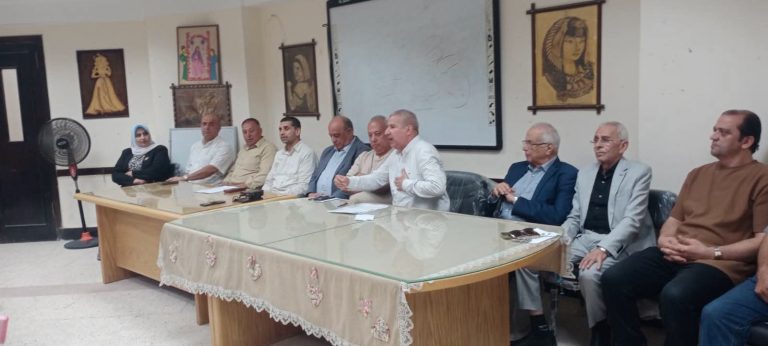 محمد رمضان يقود استعدادات مبكرة للعام الدراسي الجديد بفاقوس لقاء موسع يجمع نواب البرلمان والقيادات التنفيذية ومجلس الأمناء لرسم خريطة تطوير التعليم خطة شاملة للقضاء على الفترات المسائية وخفض الكثافات وإنشاء مدرسة مصرية يابانية ومدرسة رسمية لغات