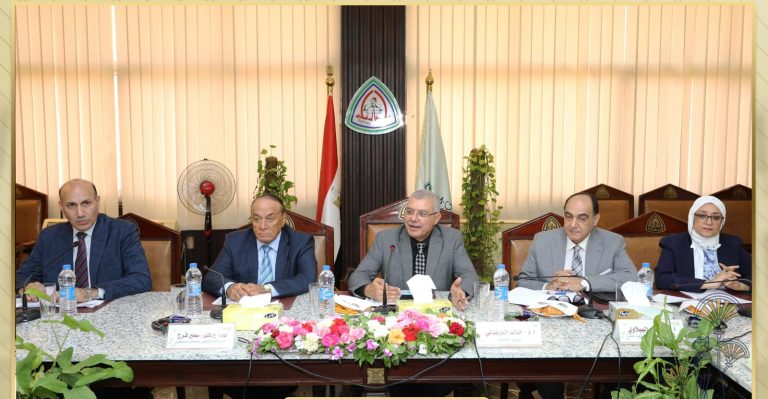 مجلس جامعة الزقازيق برئاسة الدكتور خالد الدرندلى يعقد جلسته الشهرية ويهنِّئُ القيادة السياسية والأمة الإسلامية بذكرى “المولد النبوي الشريف”
