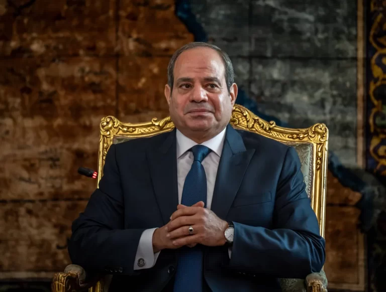 الـ50 شهرًا والـ12 شهرًا.. حكاية ميزتين تأمينيتين تبحثان عن كلمة الفصل العاملون السابقون بهيئة كهربة الريف يتمسكون بمراجعة مستحقاتهم والوثيقة الأصلية هي مفتاح الإجابة بين الأجر الشامل والأجر الأساسي اختلاف في أسس الحساب يفتح أبواب التساؤلات لا يكفي جمع المطالبات في رقم واحد فحص كل ميزة على حدة هو الطريق إلى نتيجة عادلة