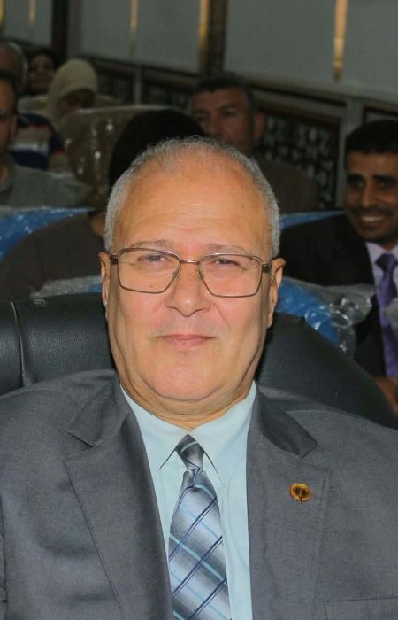 احمد عسله يكتب من الذي قتل هيبة المعلم؟ ومن الذي أطفأ مصباح التربية في البيوت؟! ( 1 ) لسنا أمام أزمة سلوك طلابي نحن أمام جريمة تربوية مكتملة الأركان!