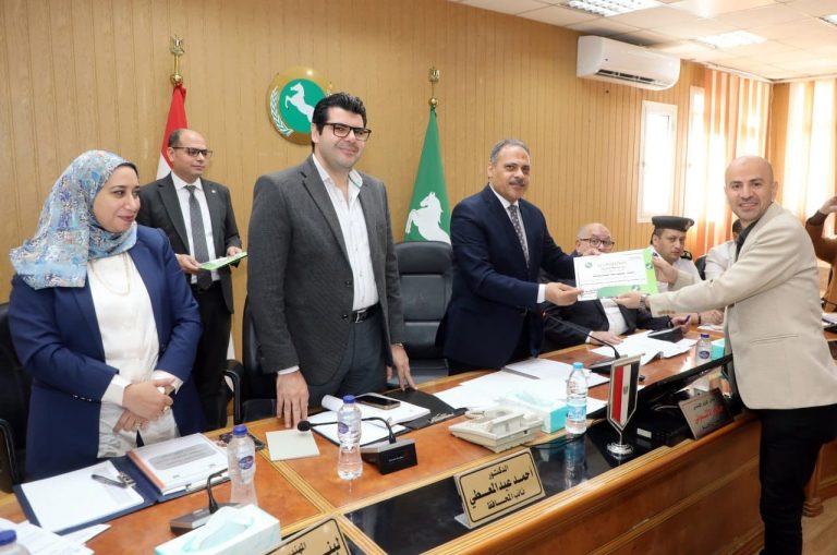 الأستاذ محمود عبدالفتاح مدير إدارة العلاقات العامة والإعلام والمكتب الإعلامي بمديرية الشئون الصحية بالشرقية من بين المكرمين صحة الشرقية تفوز في مسابقة التميز الإعلامي والمحافظ يكرم الفائزين للعام الثاني على التوالي في النسخة الثانية من نوعها على مستوى المحافظة